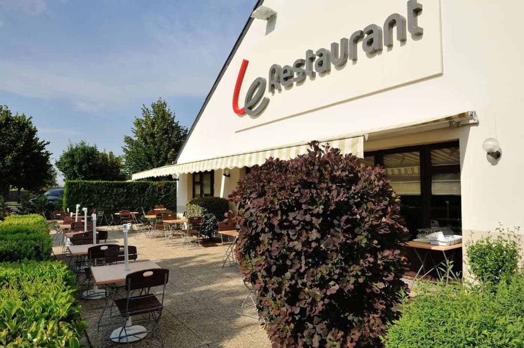 Hôtel Campanile Clermont-Ferrand Sud - Aubière - Photo 1