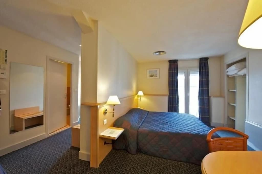 Hotel Le Bourbon - Photo 2