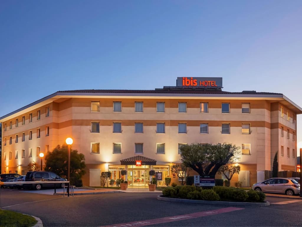 Ibis La Ciotat - Photo 1