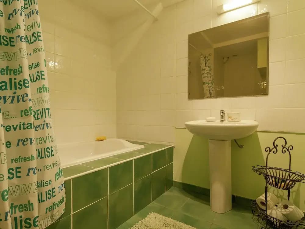 Spacious House With Heated Pool and Sauna - Miniature 6