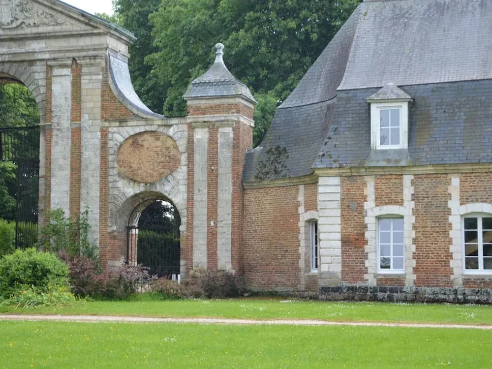 Holiday Home in a Historic Building Near Montreuil - Photo 1