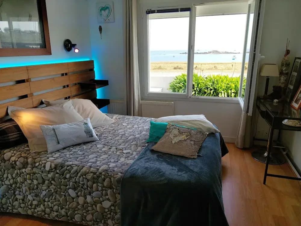 Beachfront Apartment in Plouguerneau - Photo 2