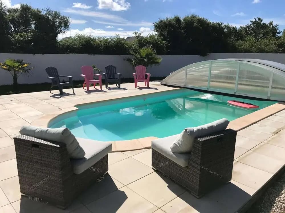 Holiday House With Private Pool in a Shared Property - Miniature 3