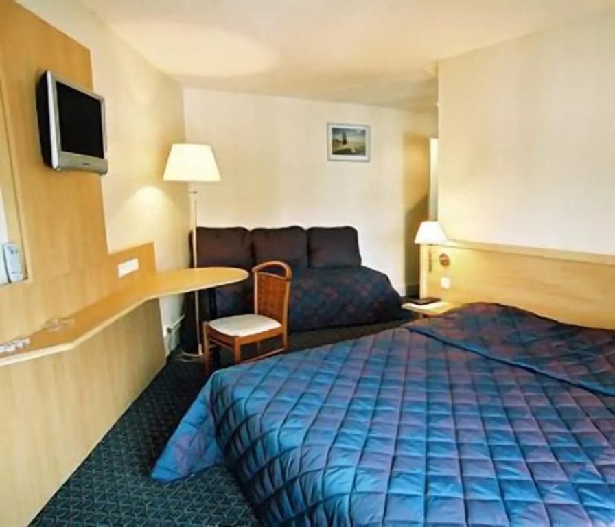 Hotel Le Bourbon - Photo 3