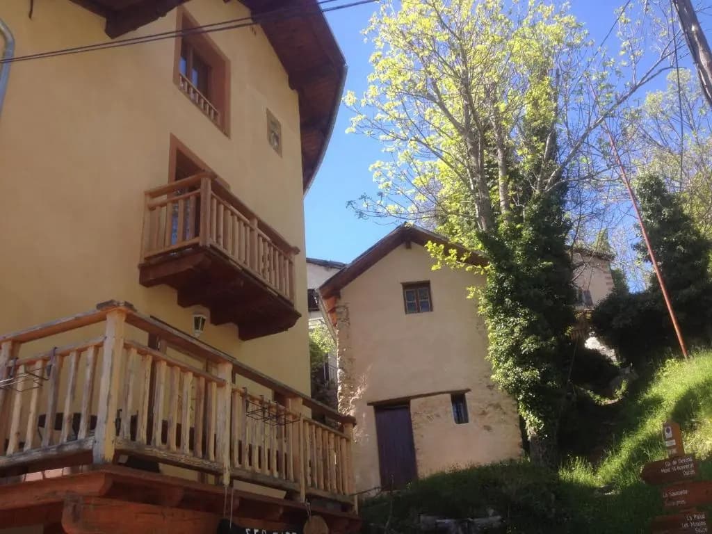 Eco-hôtel et Yourtes du Mercantour - Photo 1