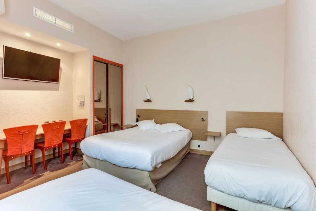 Hotel Kyriad Saint Malo centre Plage - Photo 4