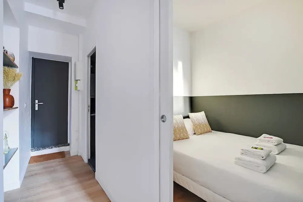 Peaceful Apartment With 1 Room - Photo 2