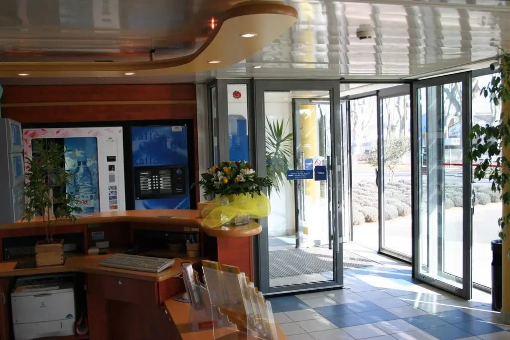 ibis budget Pertuis Portes du Luberon - Miniature 7