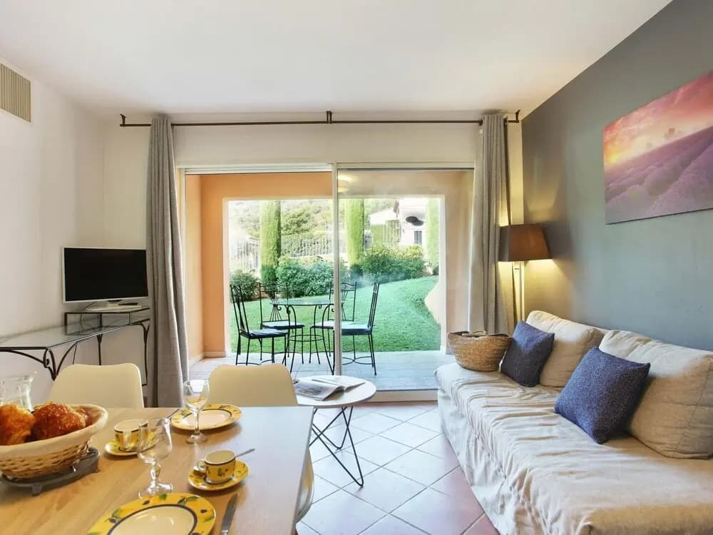 Studio in Greoux-les-bains Near Lakes - Photo 1