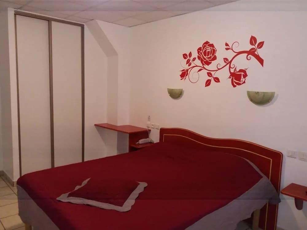 Hotel Camille - Photo 5