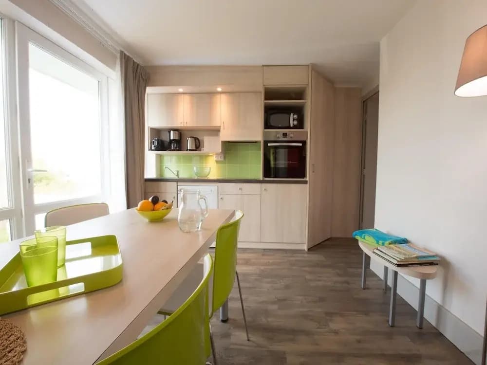Bayside Apartment in Bleriot-plage - Miniature 7