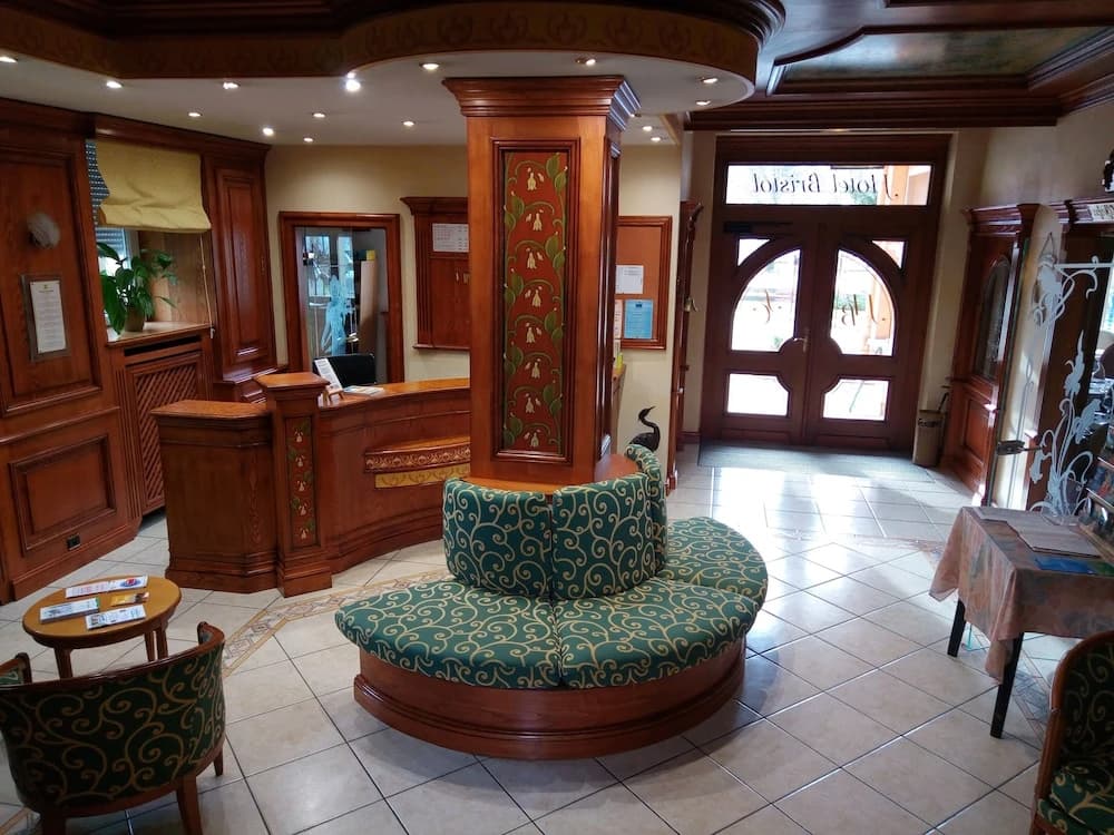 Hotel Restaurant Le Bristol - Photo 2