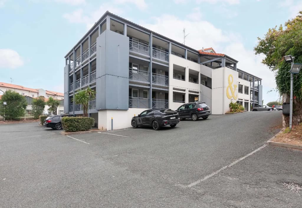 B&B Hotel Bayonne - Photo 1