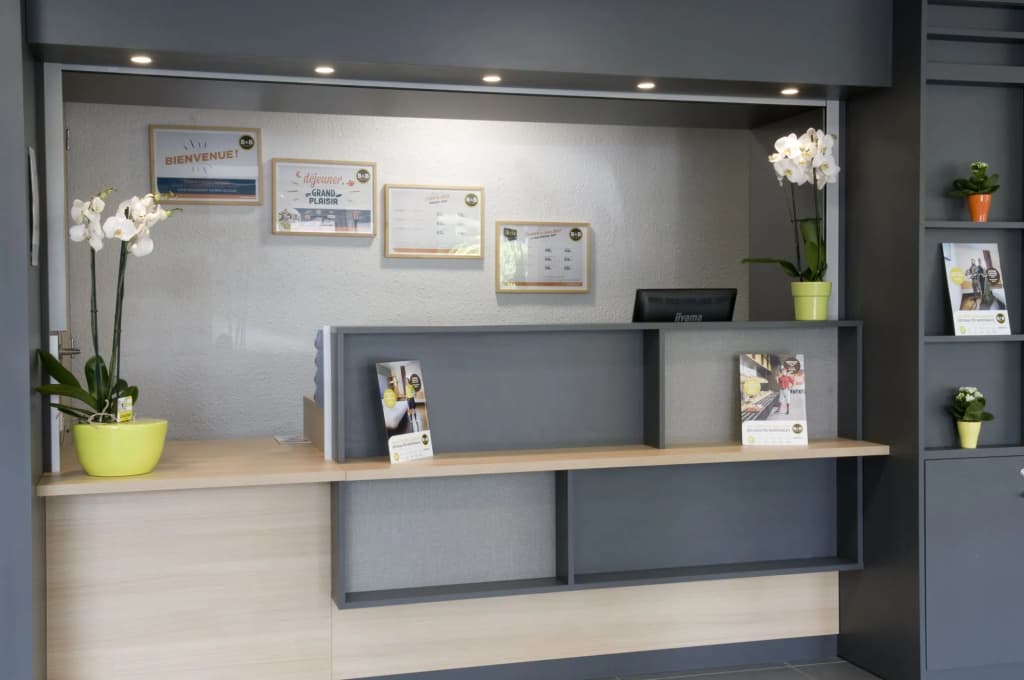 B&B HOTEL Saint-Quentin - Photo 2