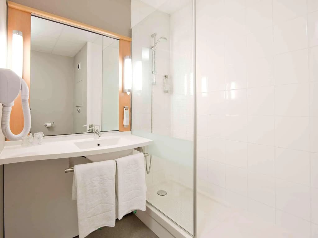 ibis Paris Pantin Eglise - Miniature 8