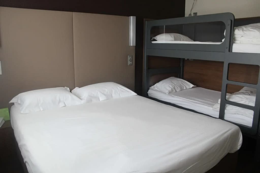 Hotel Campanile Millau - Miniature 3