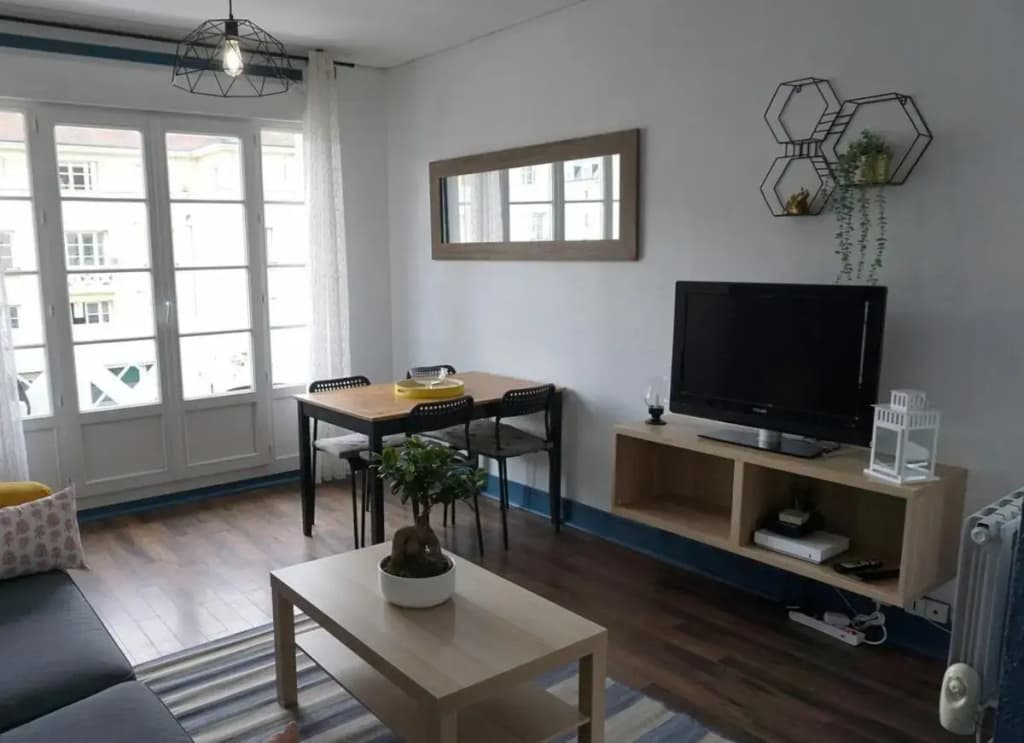 3 Bedrooms - Spacious and friendly - City Center - Photo 2