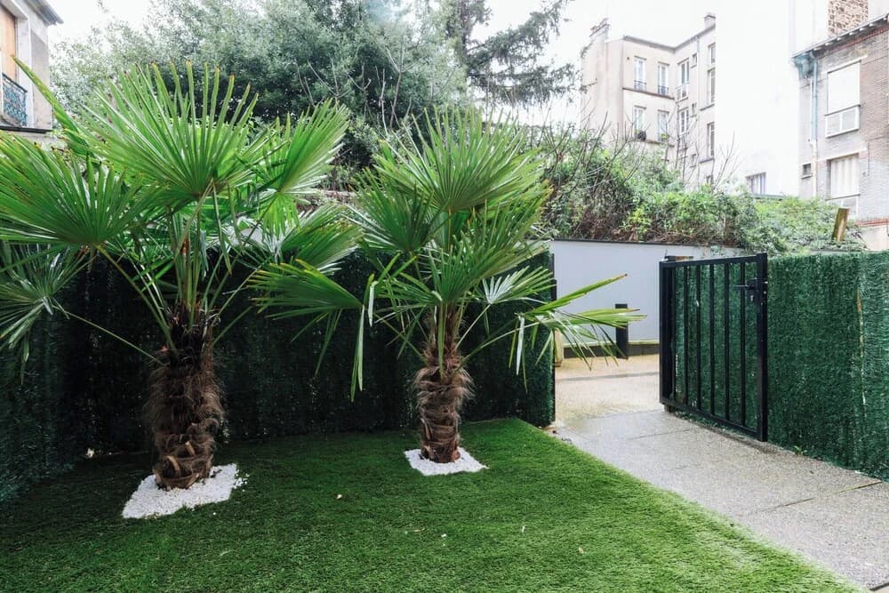 Serene Break With Terrace on the Outskirts of Paris - Miniature 7