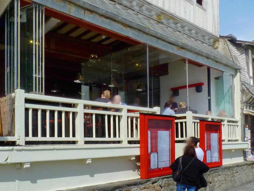 La Confiance Hotel - Photo 1
