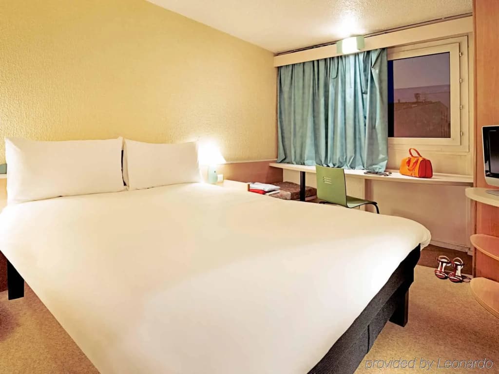 ibis Styles Rouen Nord Barentin - Photo 3