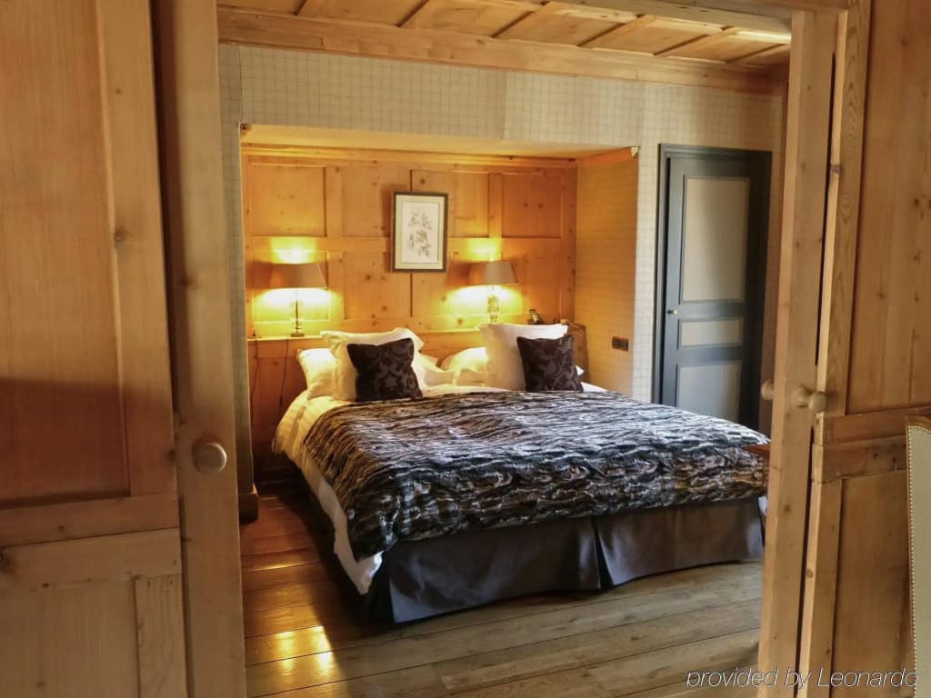 Hotel Mont Blanc - Photo 2