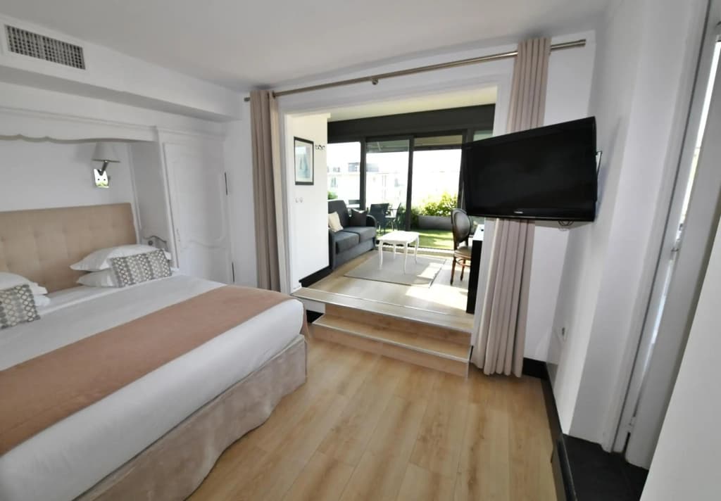 Hotel De Provence - Photo 3