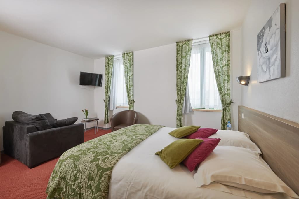 Logis Hotel Du Lac - Photo 2