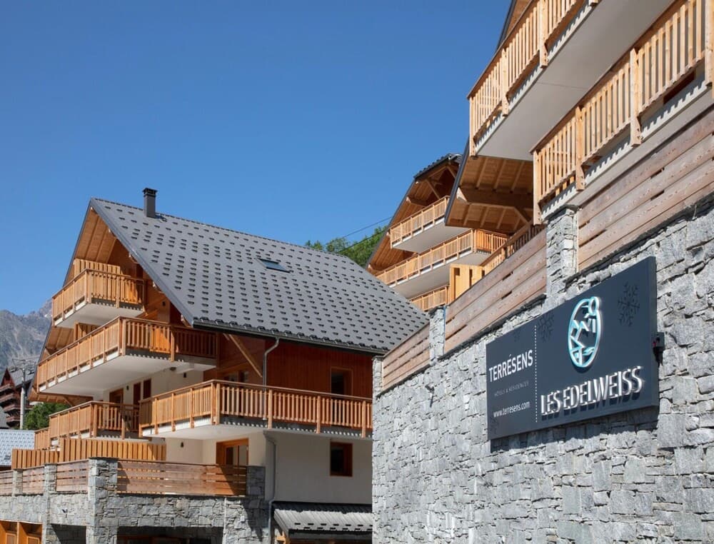 Apartment in Vaujany Near Alpe D'huez Ski Area - Photo 1