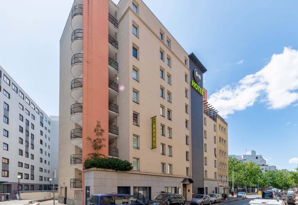 B&B HOTEL Lyon Caluire Cité Internationale - Photo 1