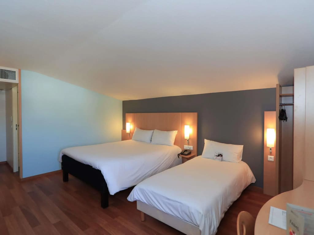 ibis Aurillac - Photo 2