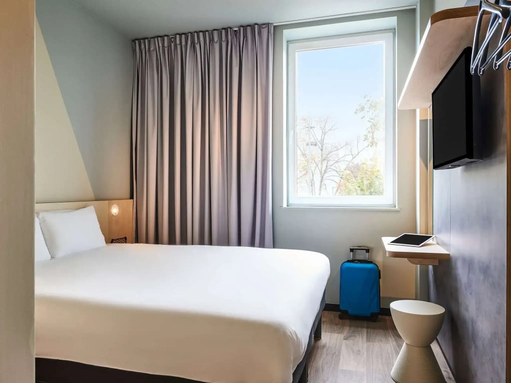 ibis budget Lunel Porte de Camargue - Photo 2