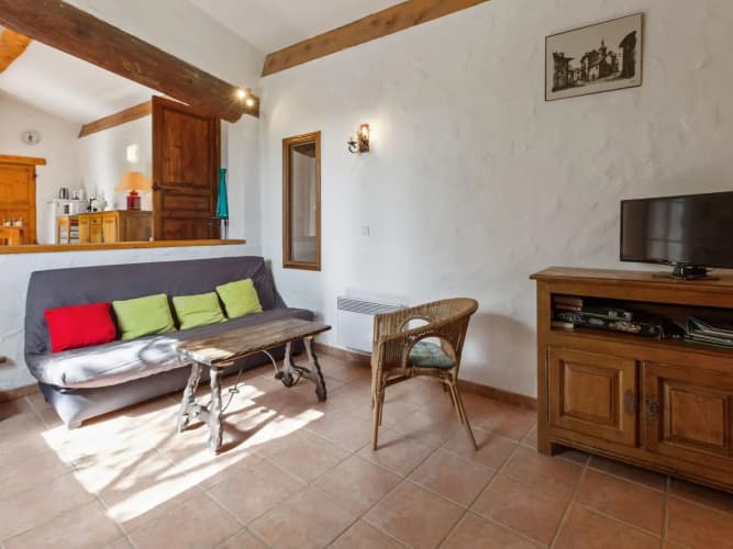 Welcoming Holiday Home in Tautavel with Balcony