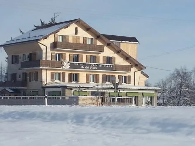 Logis Hôtel Le Gai Pinson