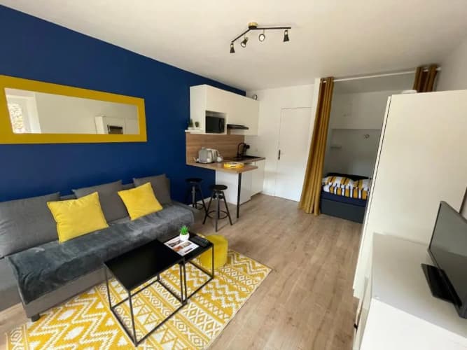 Appartement avec balcon et vue sur port - wifi privé - au dessus du Restaurant le Yackams