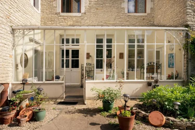 15 Place Voltaire