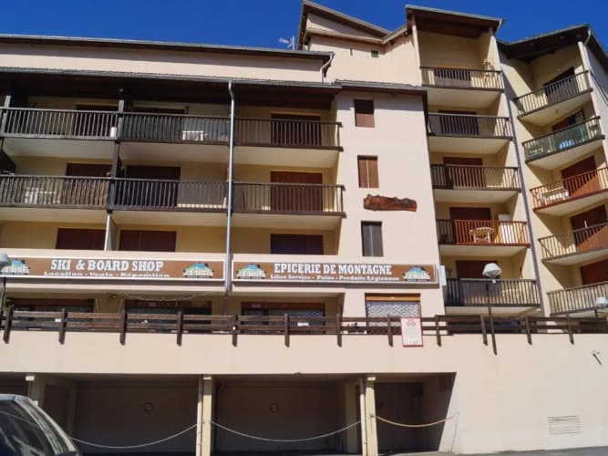 Appartement Enchastrayes, 1 pièce, 4 personnes - FR-1-165A-22