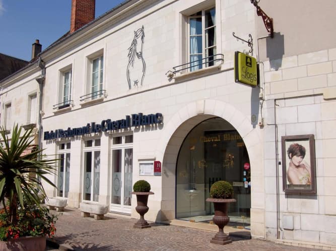 Logis Hôtel Restaurant Le Cheval Blanc