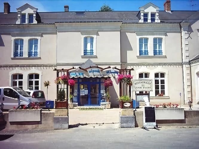 Logis Hotel Le Port Saint Aubin