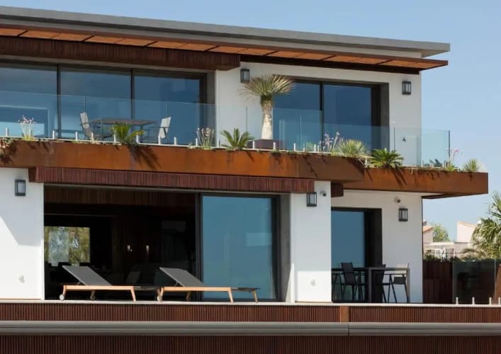 La Villa Miramar