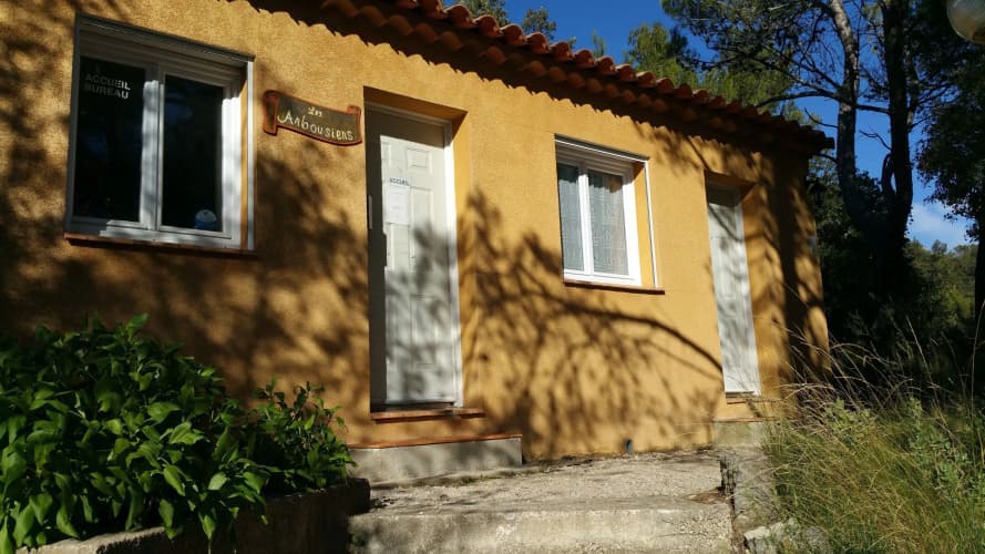 Les Arbousiers