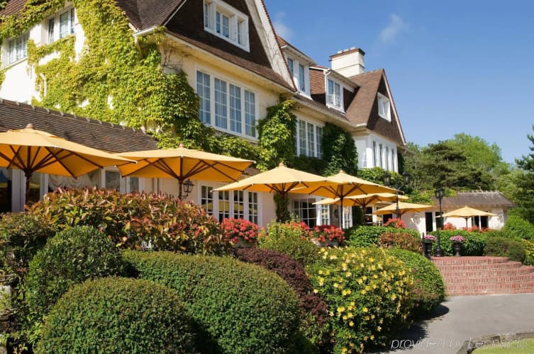 Le Manoir Hotel