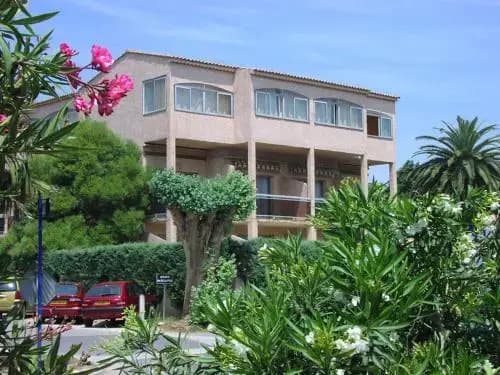 Hôtel Cavalaire Les Eucalyptus - Photo 1