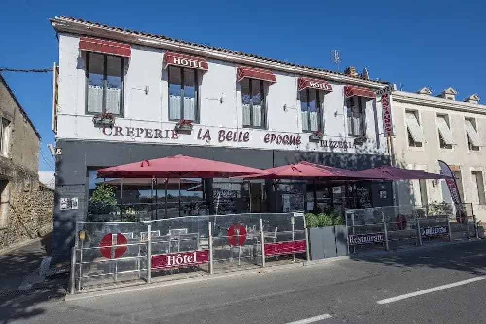 Hôtel Restaurant La Belle Epoque - Photo 1