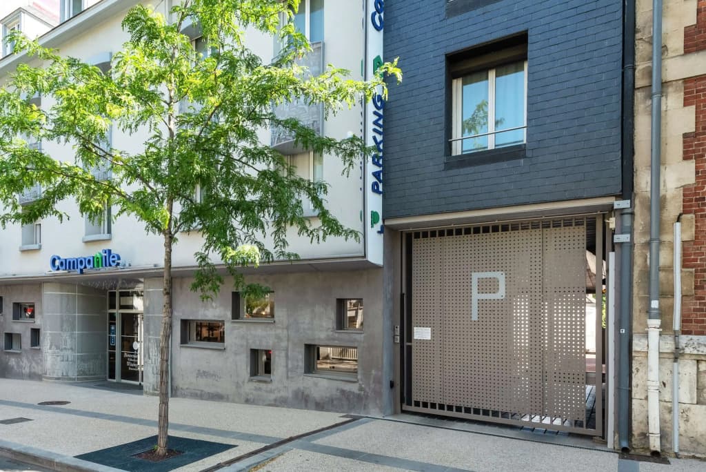 Hotel Campanile Chartres Centre - Gare - Cathedrale - Photo 1