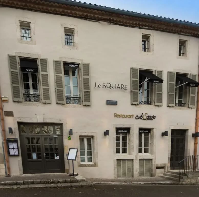 Hotel Le Square - Photo 1