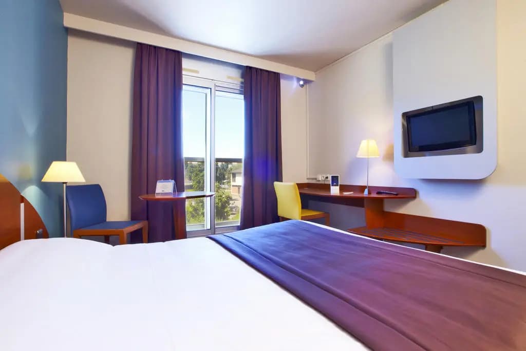 Hotel Kyriad Bourg-En-Bresse - Photo 1