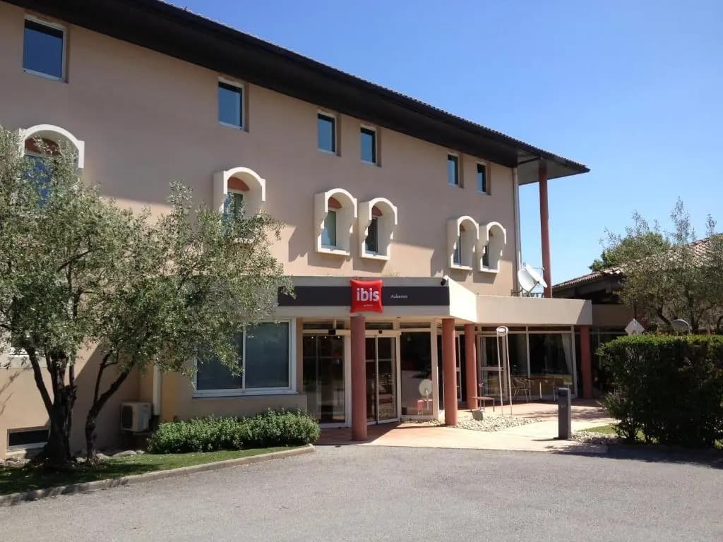 ibis Aubenas - Photo 1