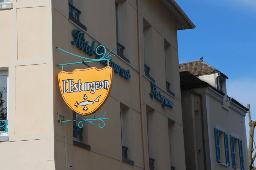 Hotel Restaurant L'Esturgeon - Photo 1