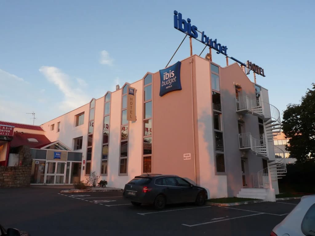 ibis budget Rennes Cesson - Photo 1
