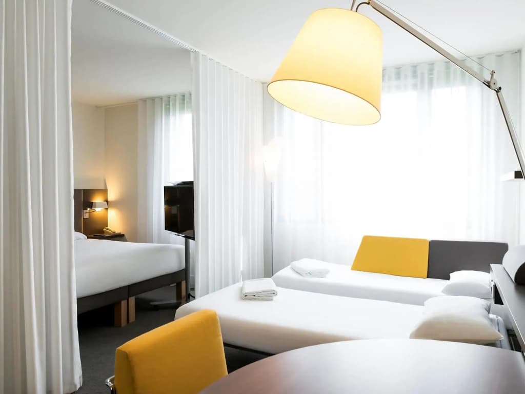 B&B HOTEL Rueil-Malmaison Gare - Photo 1